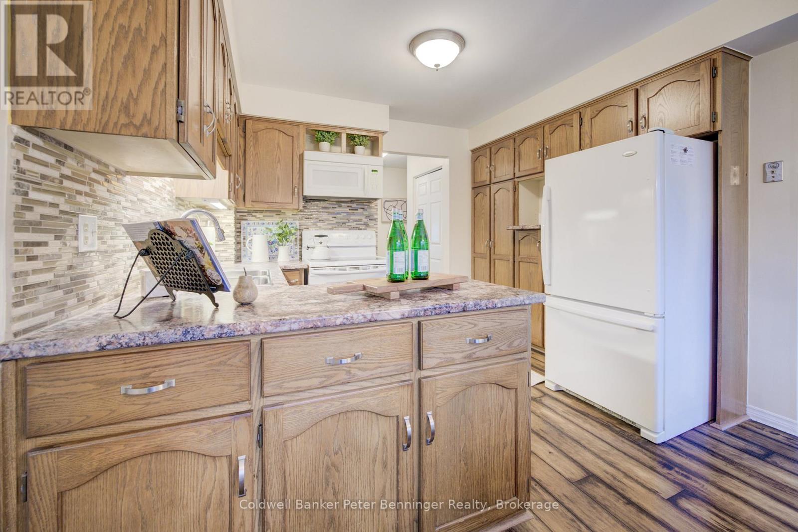 275 Canterbury Drive, Waterloo, Ontario  N2K 3C4 - Photo 14 - X12092725