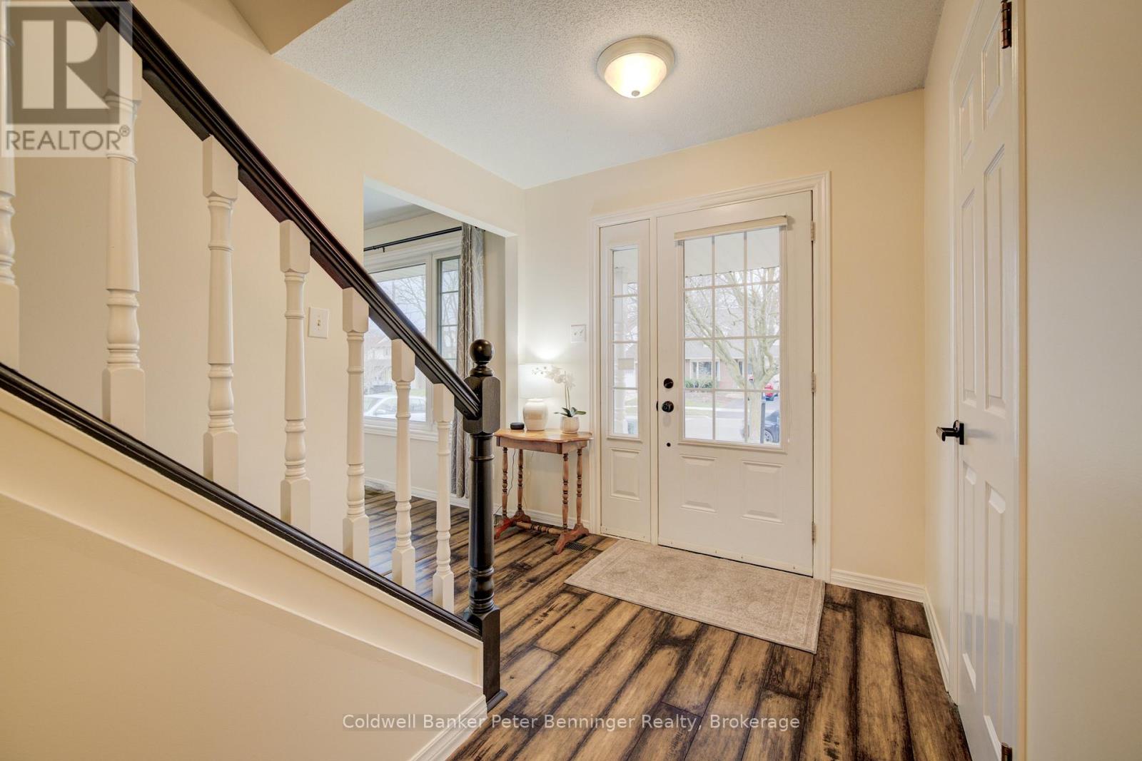275 Canterbury Drive, Waterloo, Ontario  N2K 3C4 - Photo 3 - X12092725