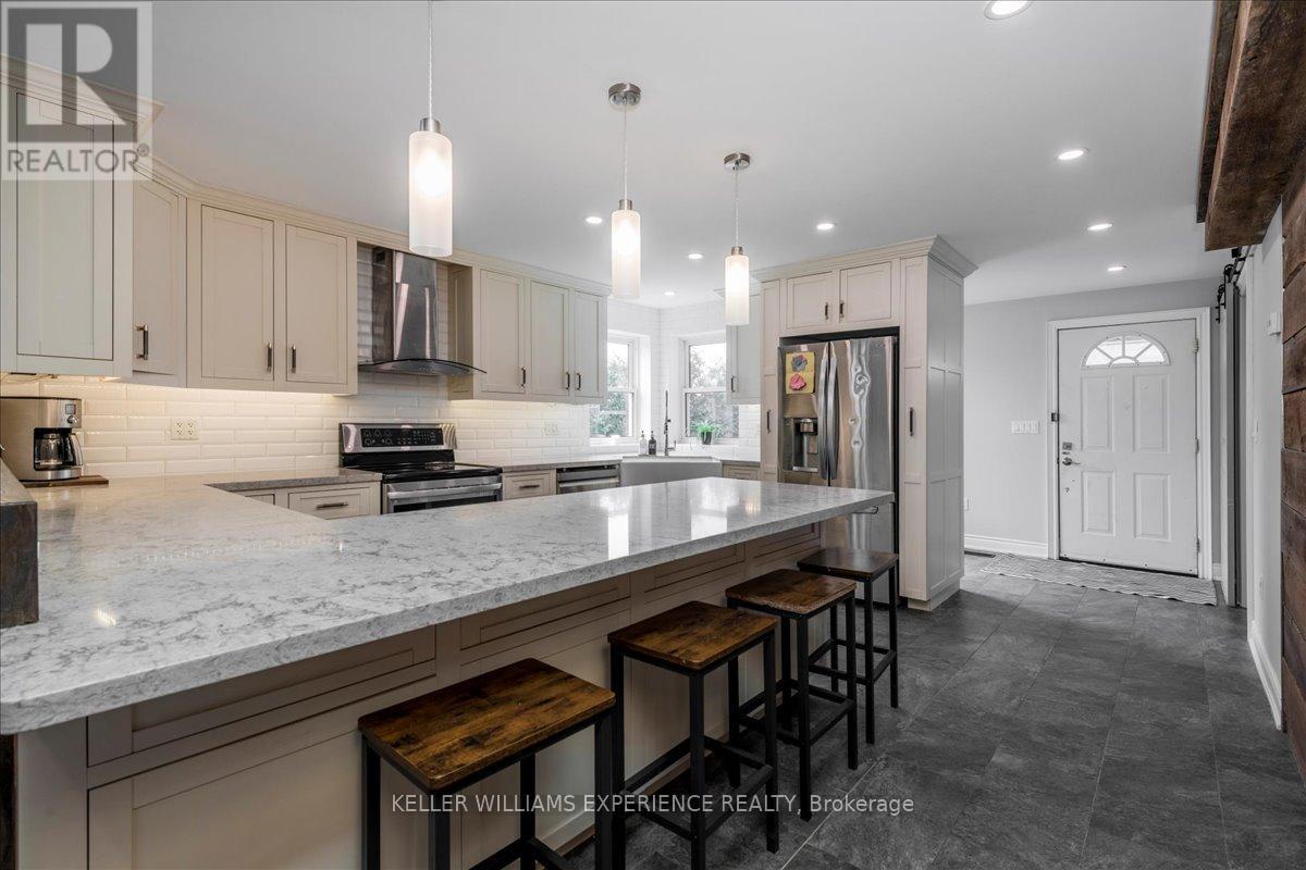 2233 4th Line, Innisfil, Ontario  L0L 1K0 - Photo 4 - N12092378