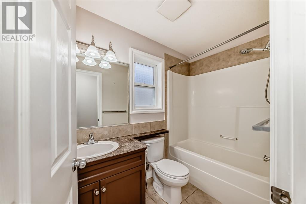 Property at 30 Taracove Way NE image 3