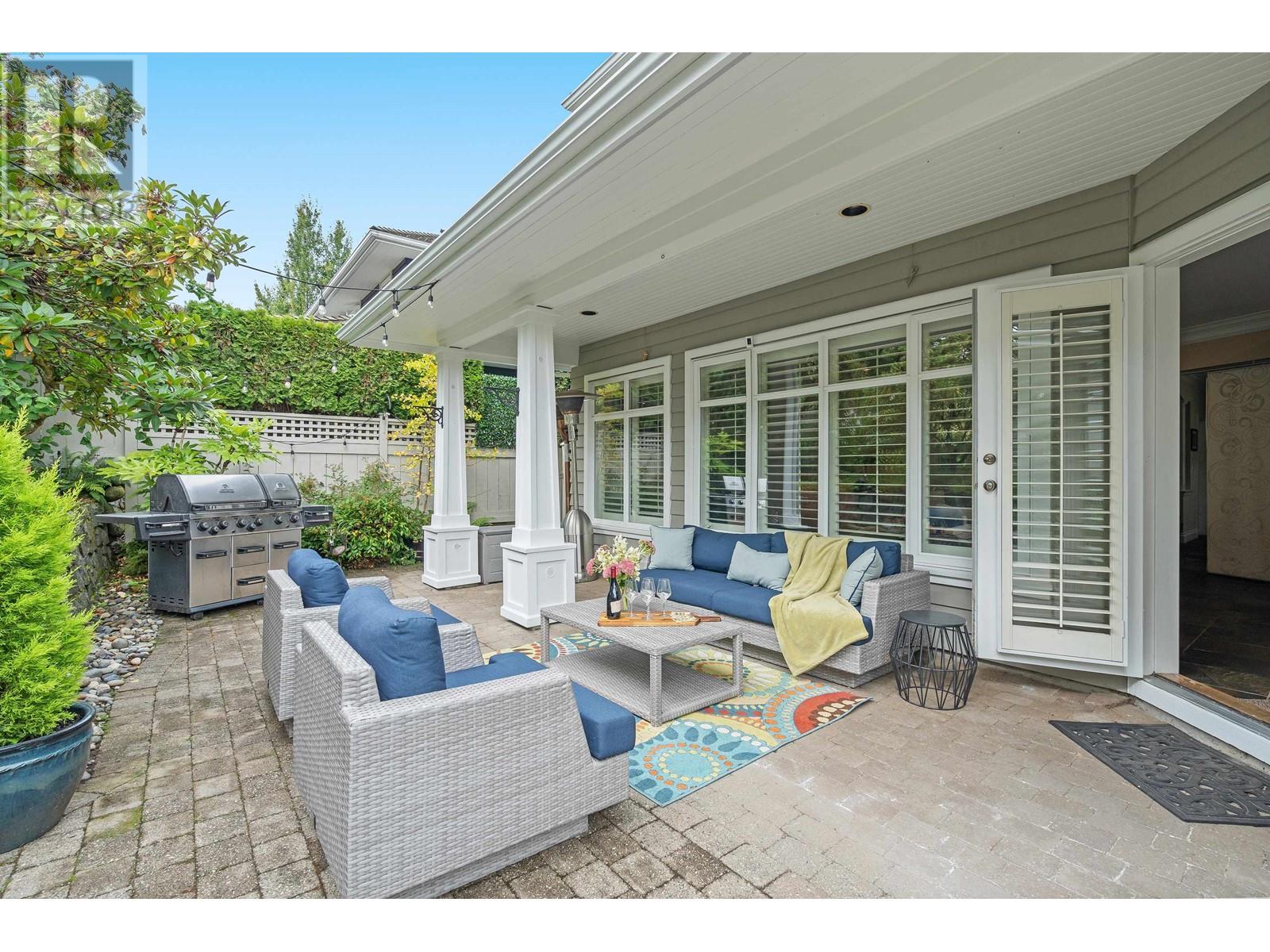 Property at 938 KINGS AVENUE image 3