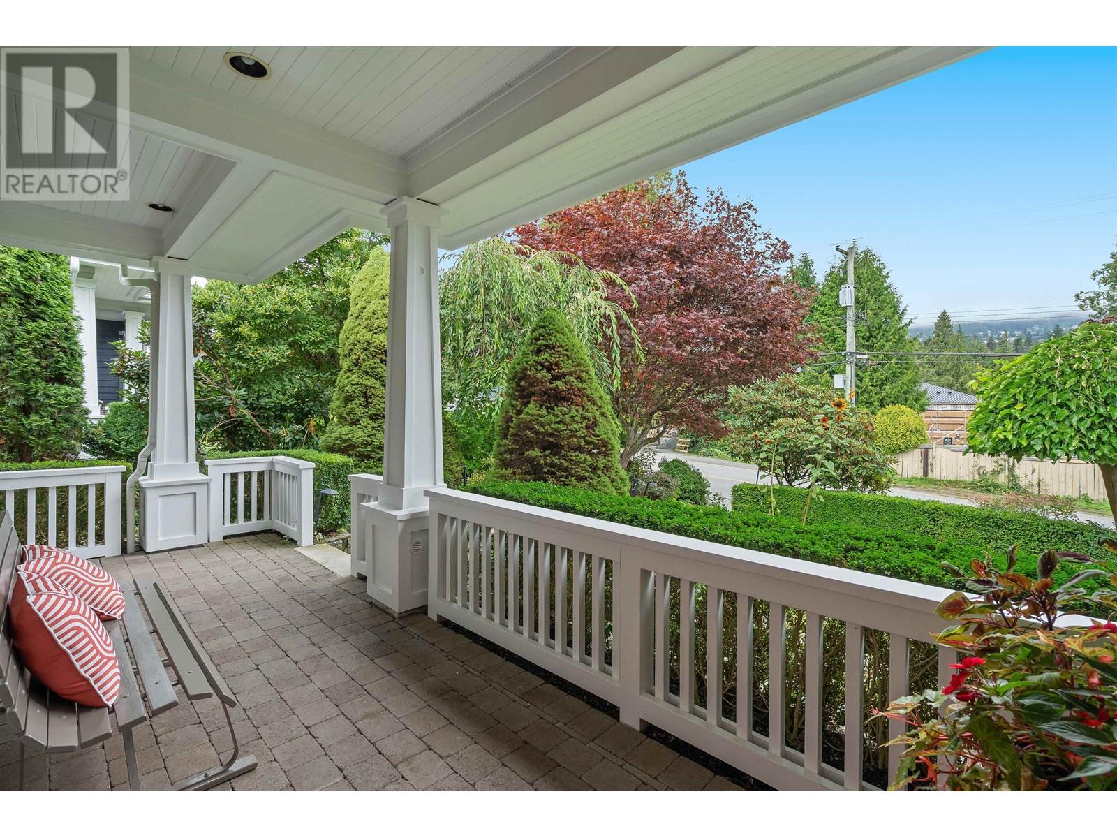 Property at 938 KINGS AVENUE image 2