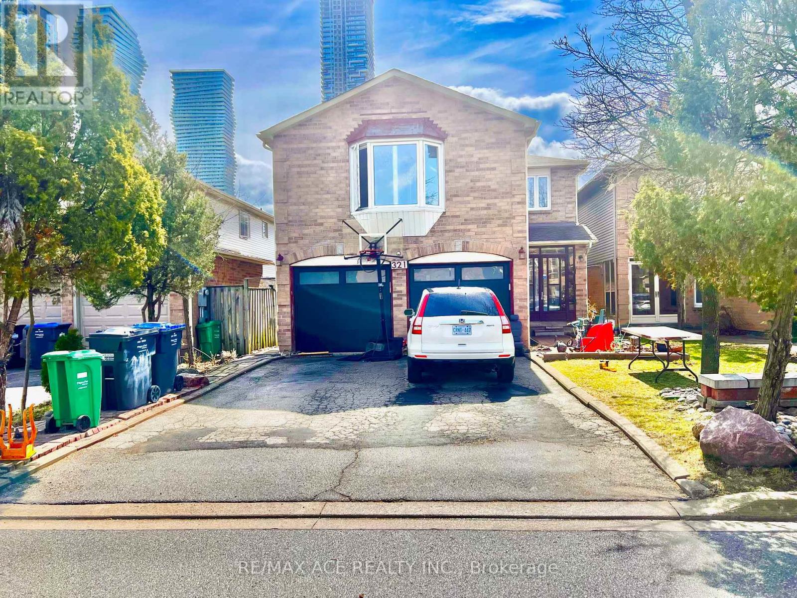 321 Wallenberg Crescent, Mississauga, Ontario  L5B 3N1 - Photo 1 - W12092752
