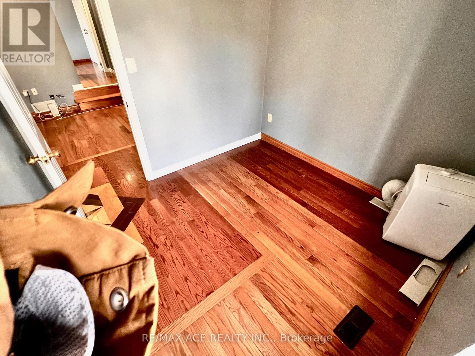 321 Wallenberg Crescent, Mississauga, Ontario  L5B 3N1 - Photo 13 - W12092752