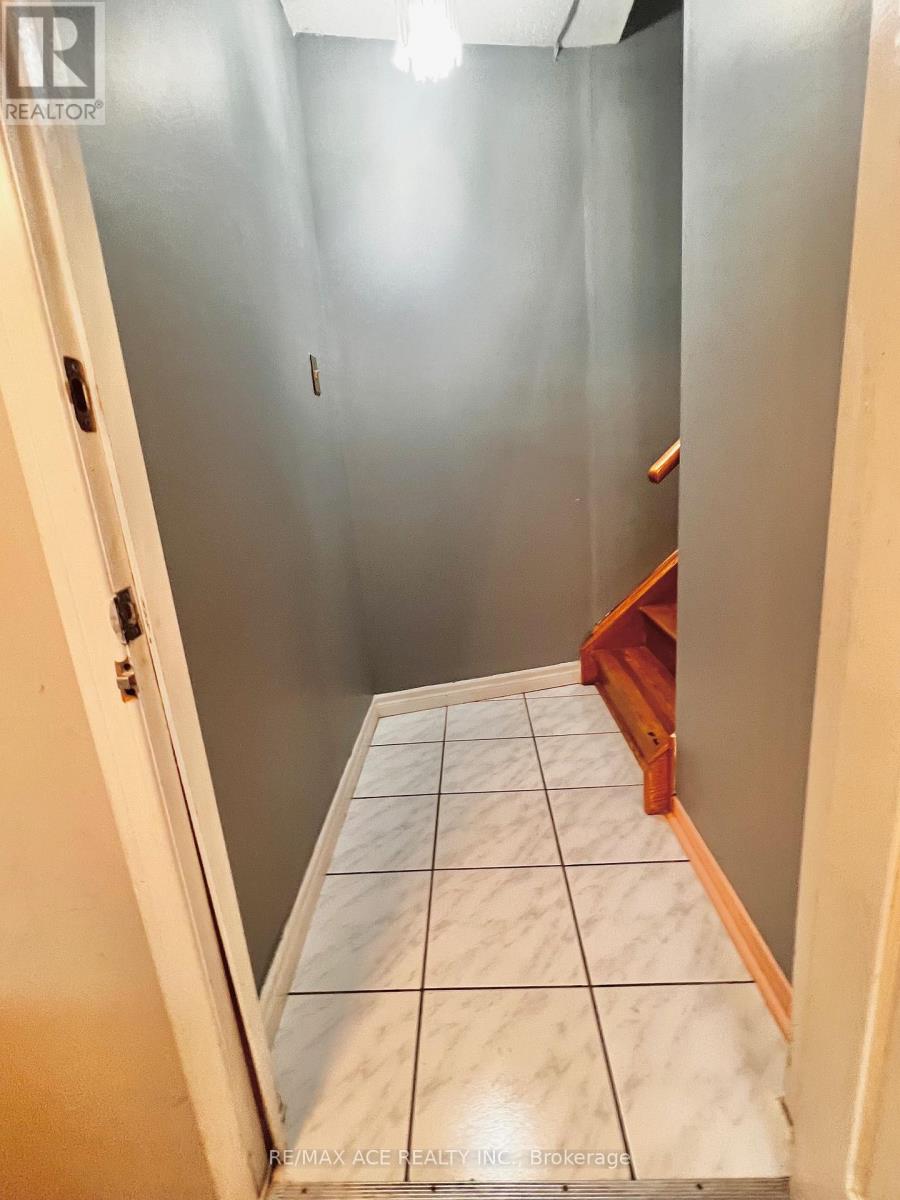 321 Wallenberg Crescent, Mississauga, Ontario  L5B 3N1 - Photo 19 - W12092752