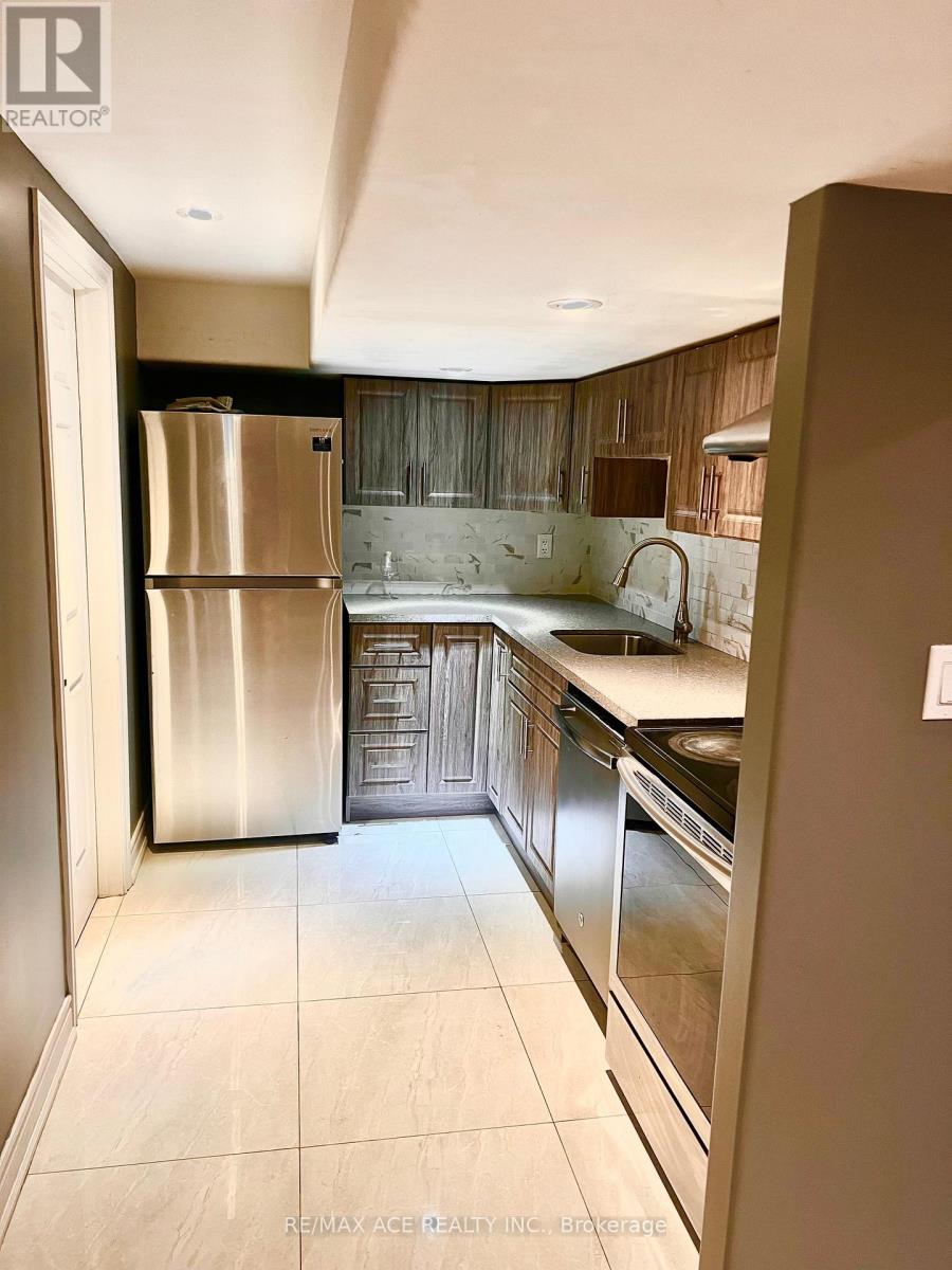 321 Wallenberg Crescent, Mississauga, Ontario  L5B 3N1 - Photo 6 - W12092752