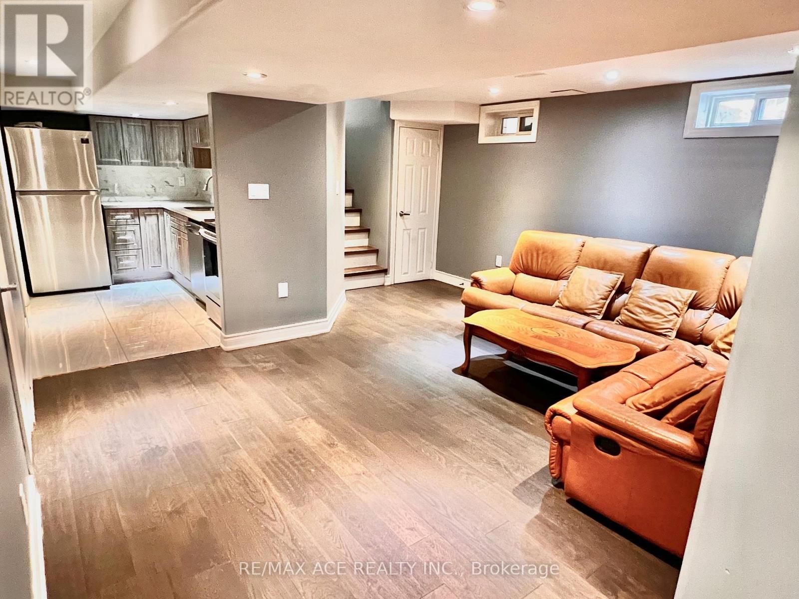 321 Wallenberg Crescent, Mississauga, Ontario  L5B 3N1 - Photo 9 - W12092752
