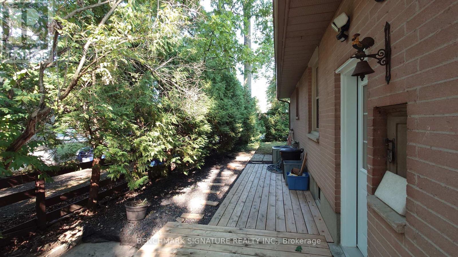 2 Algonquin Crescent, London East, Ontario  N5W 1N4 - Photo 29 - X12092761