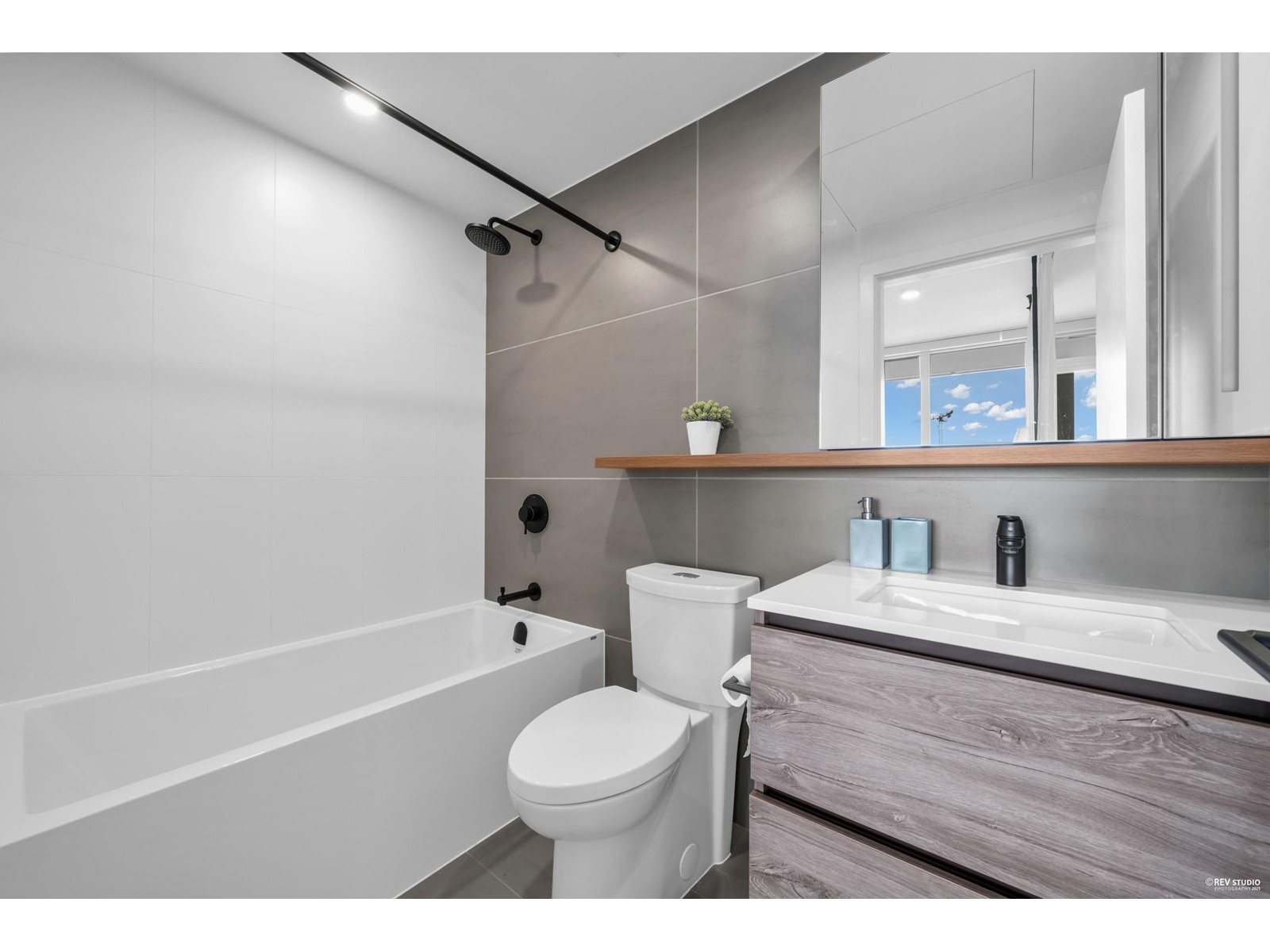 911 10448 University Drive, Surrey, British Columbia  V3T 0S7 - Photo 20 - R2989908