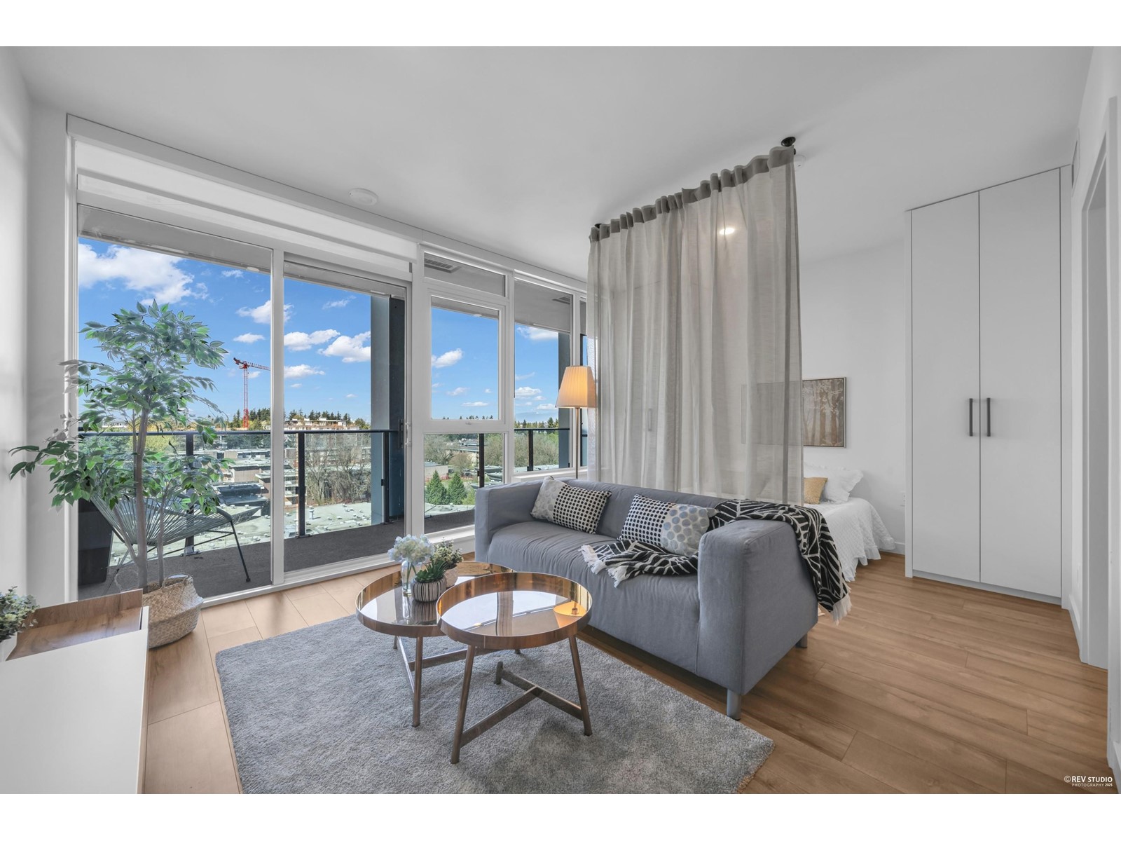 911 10448 University Drive, Surrey, British Columbia  V3T 0S7 - Photo 1 - R2989908