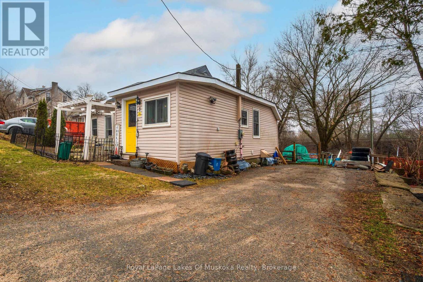 Property at 7 DUFFERIN STREET N image 2