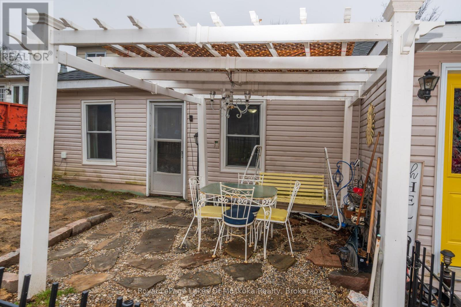 Property at 7 DUFFERIN STREET N image 3