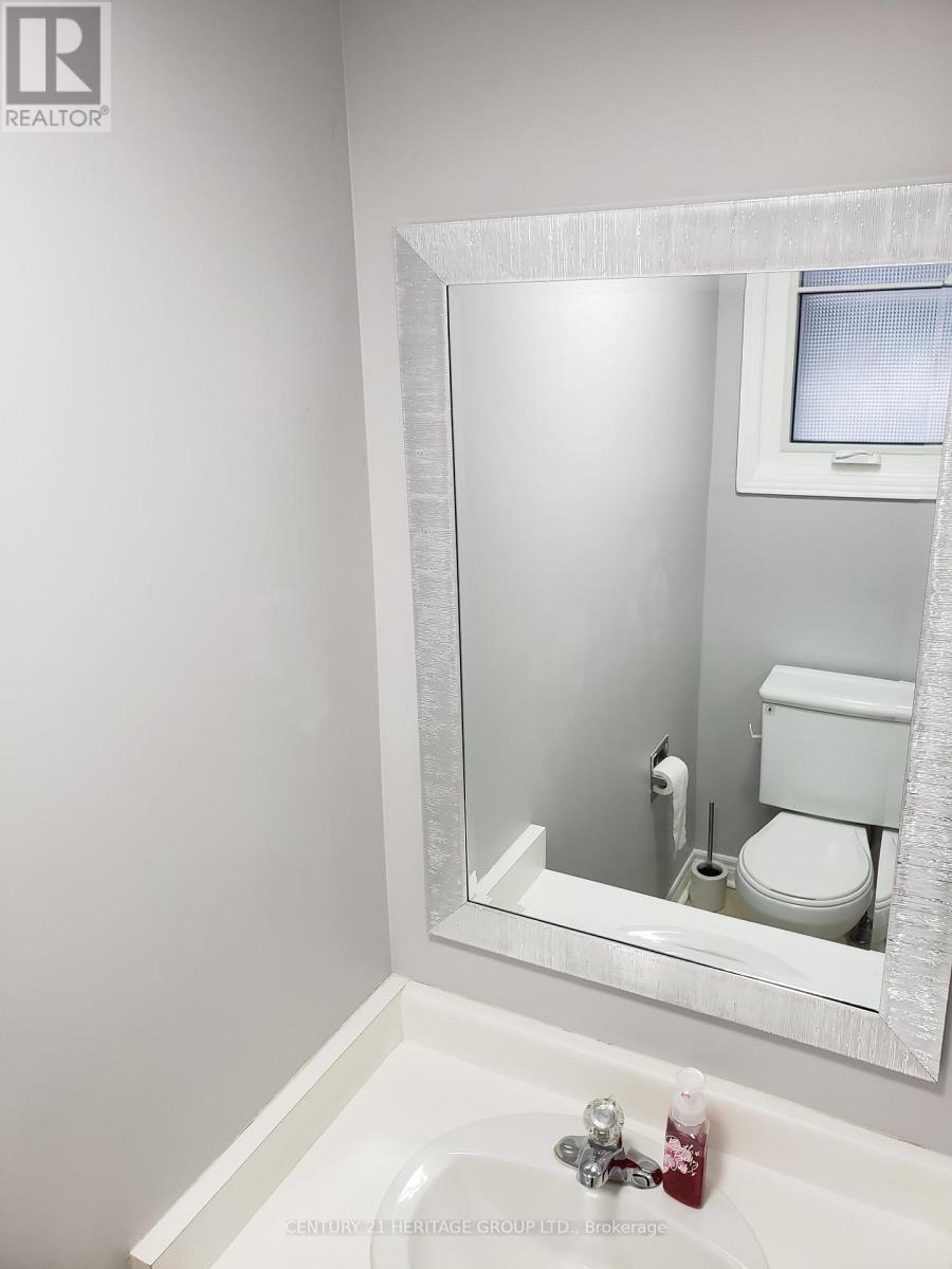 100 Nanport Street, Brampton, Ontario  L6S 4A9 - Photo 2 - W12092779