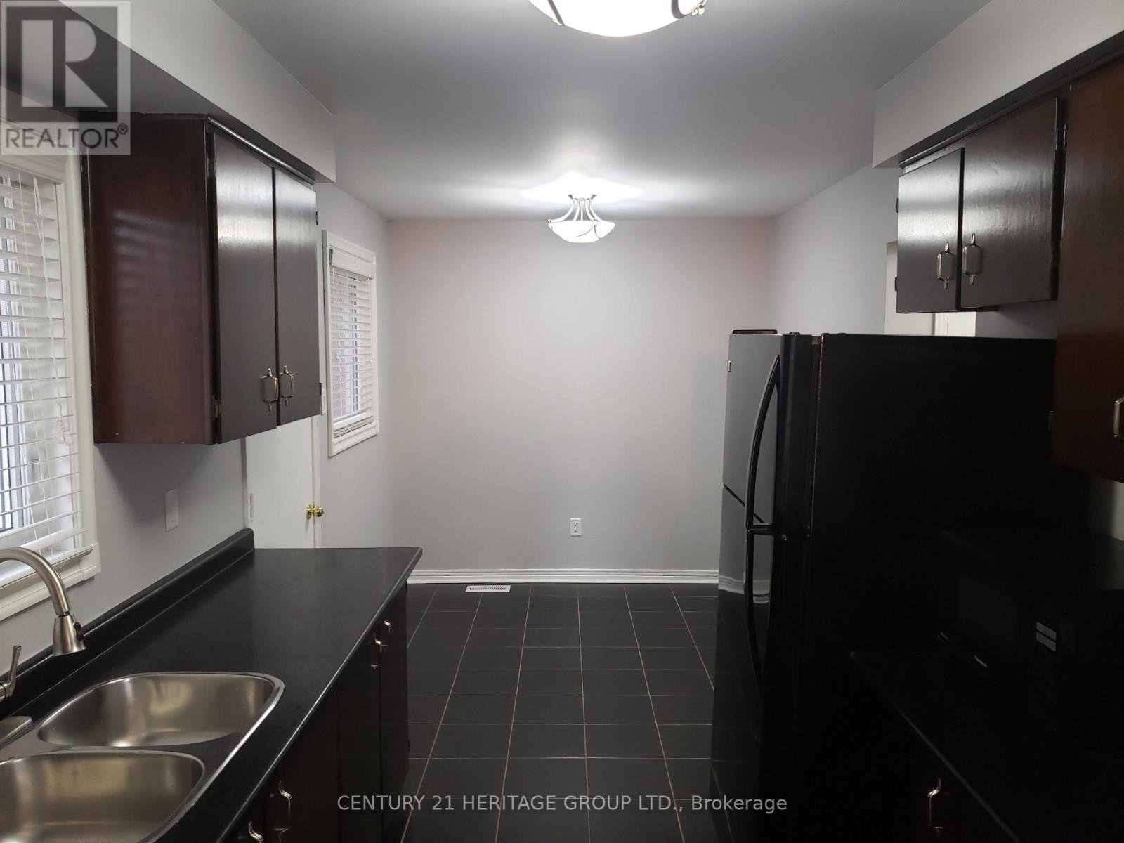 100 Nanport Street, Brampton, Ontario  L6S 4A9 - Photo 4 - W12092779