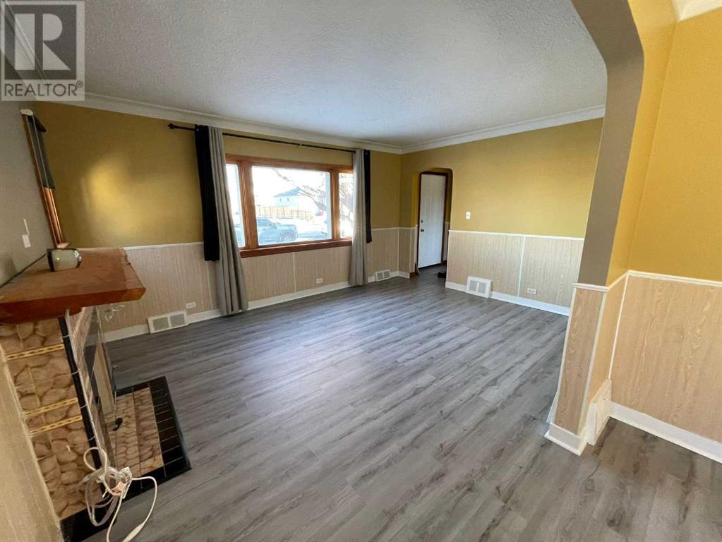 Property at 405 15 Avenue NE image 5