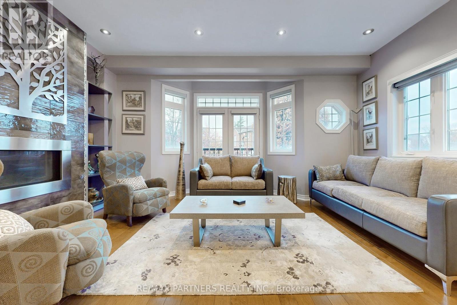 Property at 25 CRISPIN COURT image 2