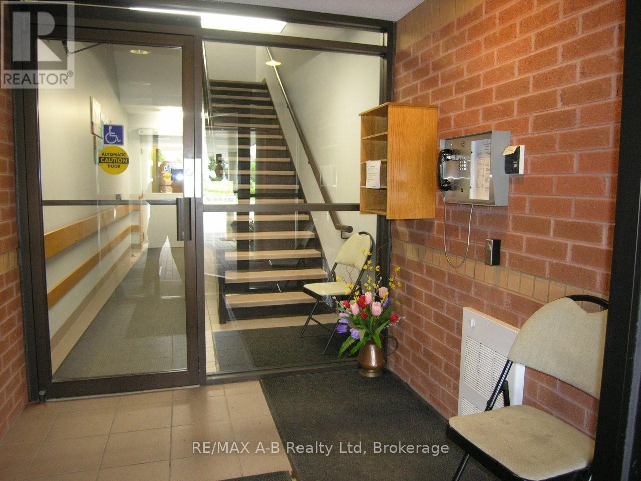 103 - 199 Hope Street East Street E, East Zorra-Tavistock, Ontario  N0B 2R0 - Photo 3 - X12092804