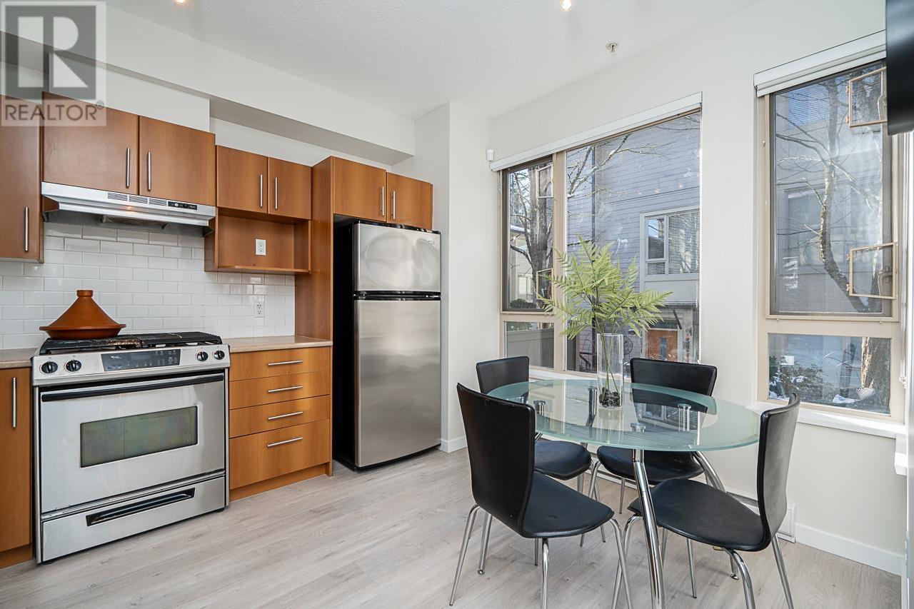 Listing Picture 11 of 32 : 84 9229 UNIVERSITY CRESCENT, Burnaby / 本拿比 - 魯藝地產 Yvonne Lu Group - MLS Medallion Club Member