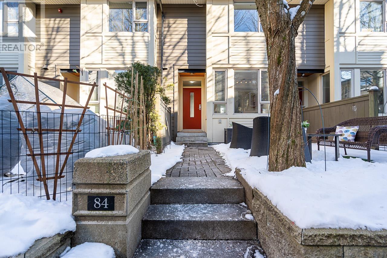 Listing Picture 25 of 32 : 84 9229 UNIVERSITY CRESCENT, Burnaby / 本拿比 - 魯藝地產 Yvonne Lu Group - MLS Medallion Club Member