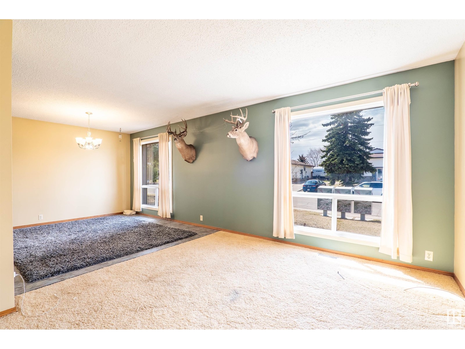 Property at 2667 89 ST NW image 3