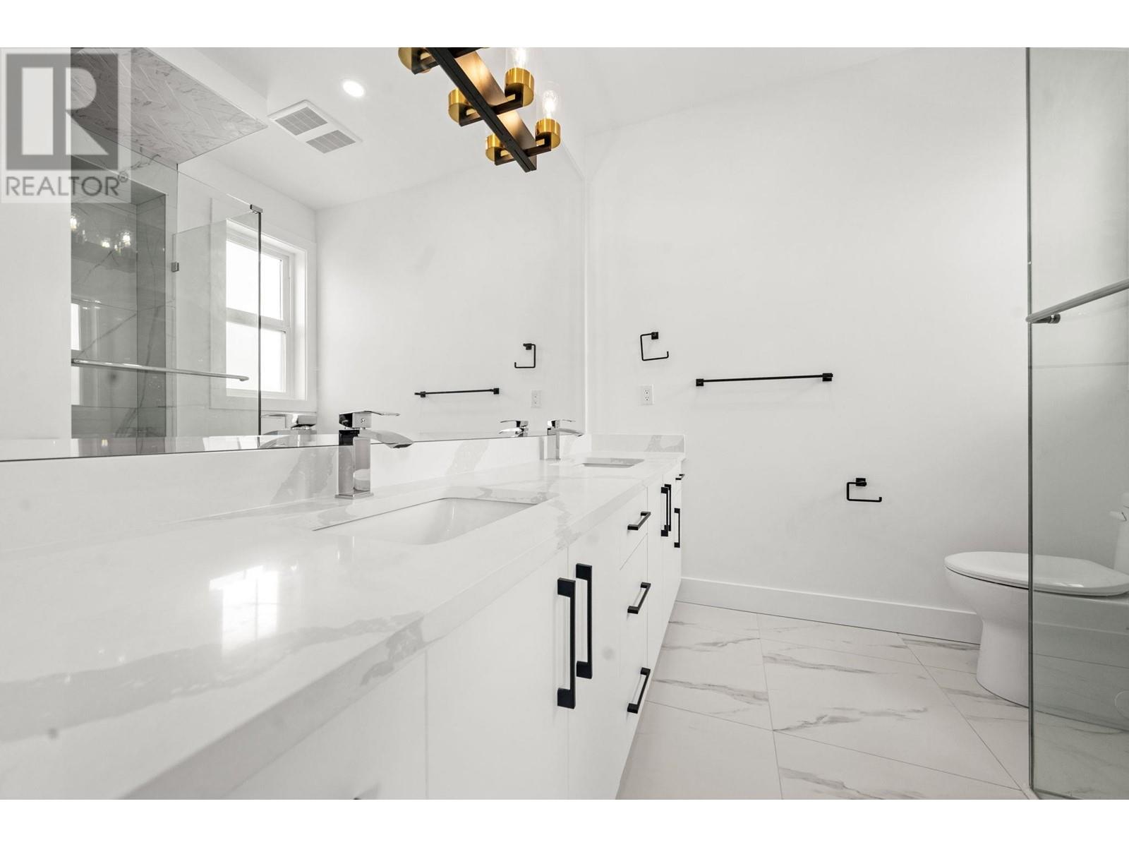 Listing Picture 18 of 27 : 10659 NO. 1 ROAD, Richmond / 烈治文 - 魯藝地產 Yvonne Lu Group - MLS Medallion Club Member