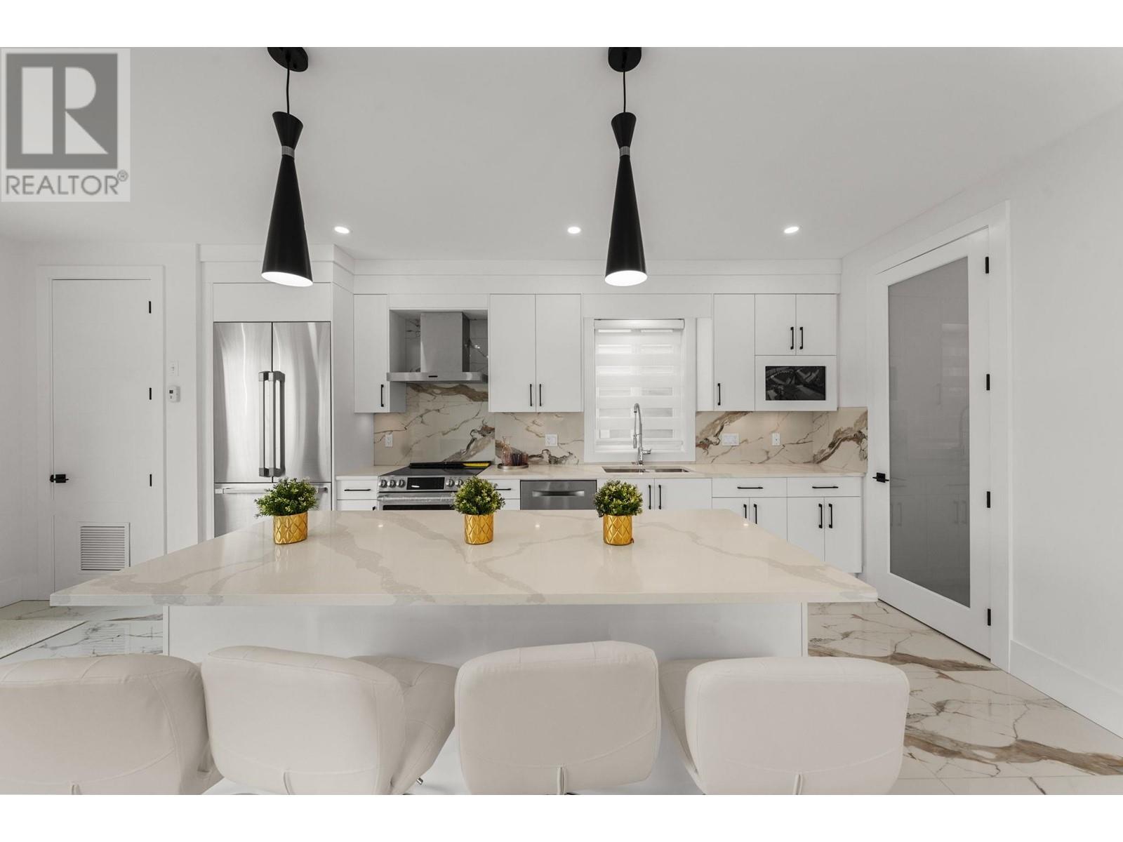 Listing Picture 10 of 27 : 10659 NO. 1 ROAD, Richmond / 烈治文 - 魯藝地產 Yvonne Lu Group - MLS Medallion Club Member