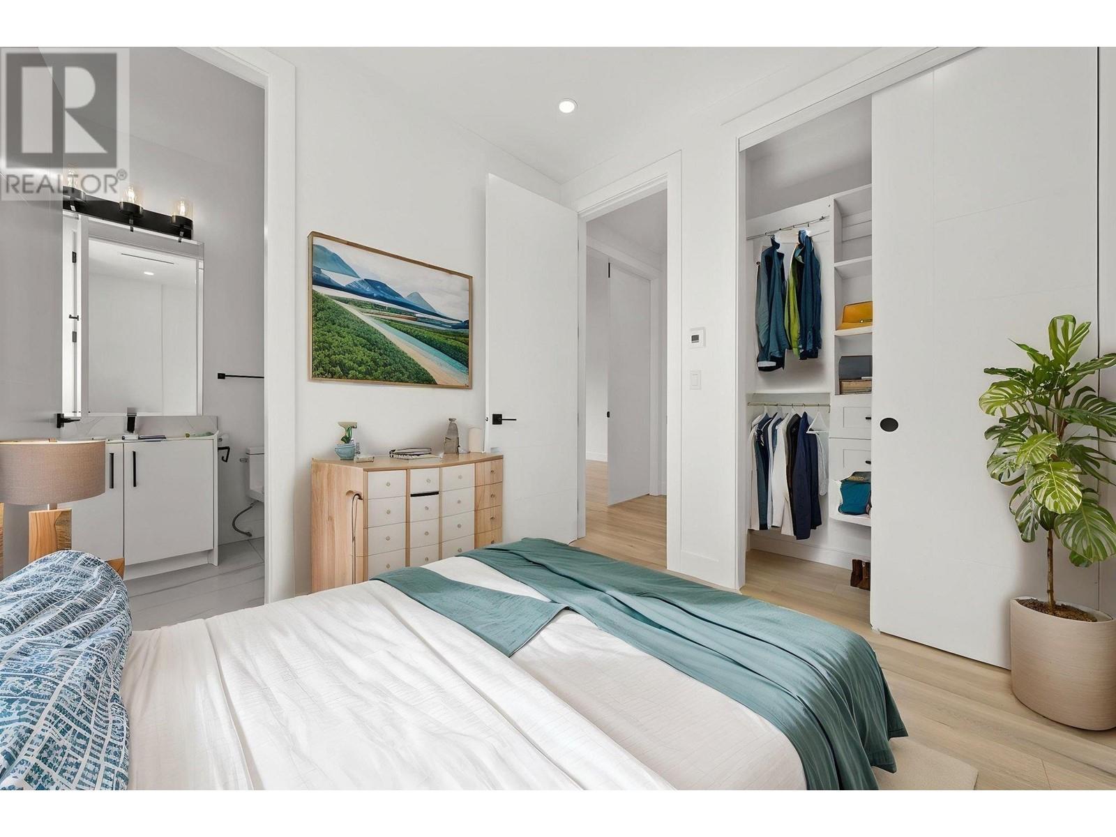 Listing Picture 16 of 27 : 10659 NO. 1 ROAD, Richmond / 烈治文 - 魯藝地產 Yvonne Lu Group - MLS Medallion Club Member