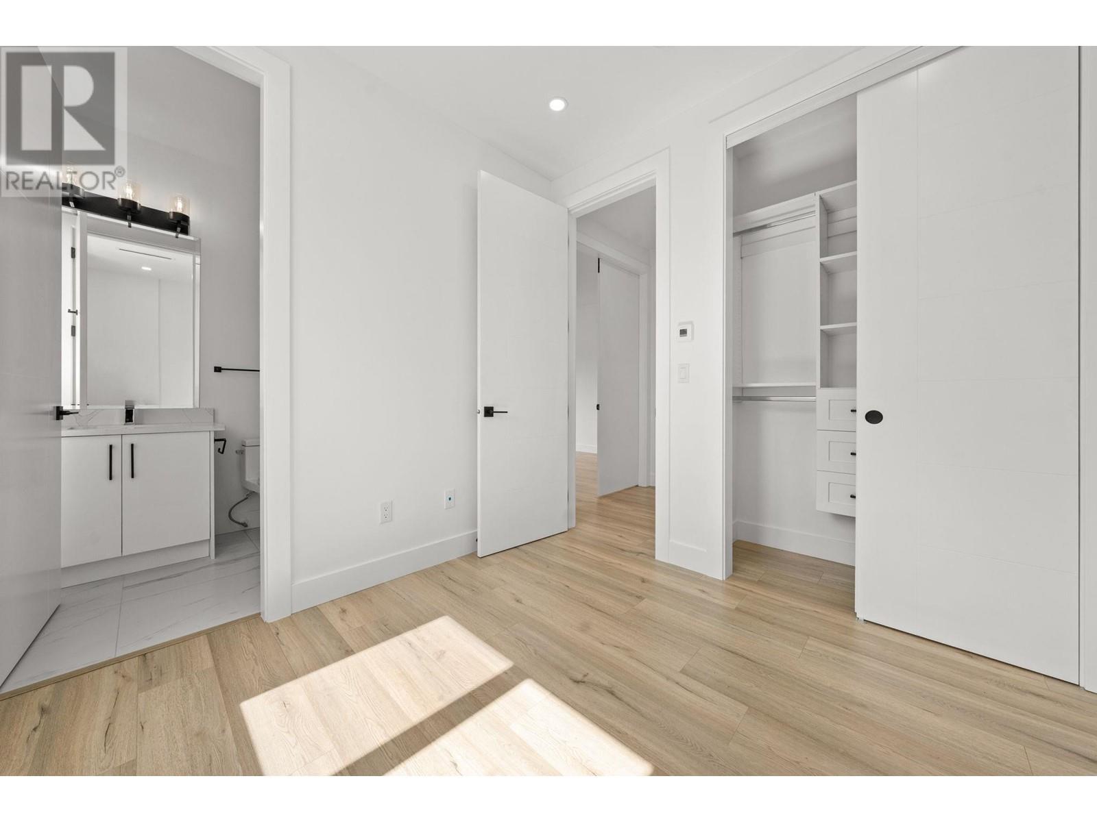 Listing Picture 17 of 27 : 10659 NO. 1 ROAD, Richmond / 烈治文 - 魯藝地產 Yvonne Lu Group - MLS Medallion Club Member