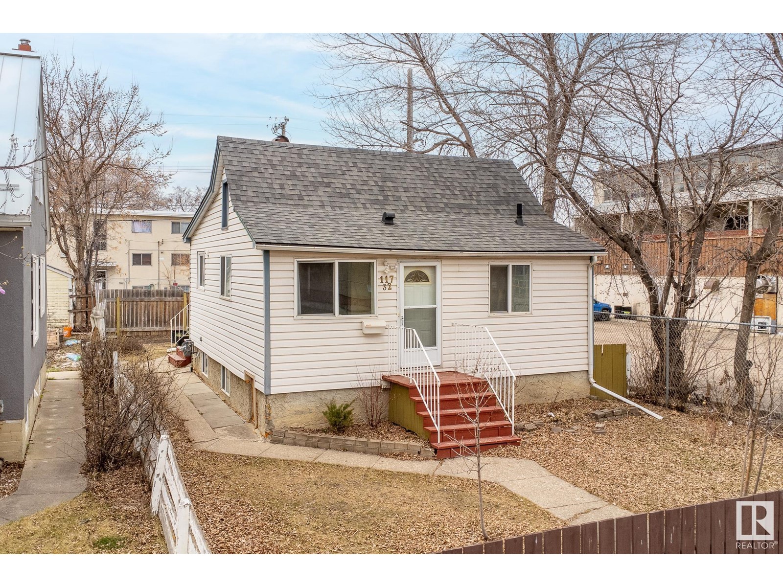 Property at 11732 89 ST NW image 1