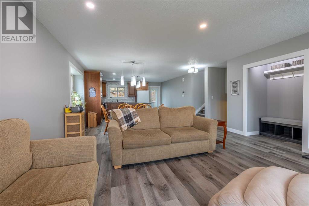 Property at 5237 16 Avenue image 4