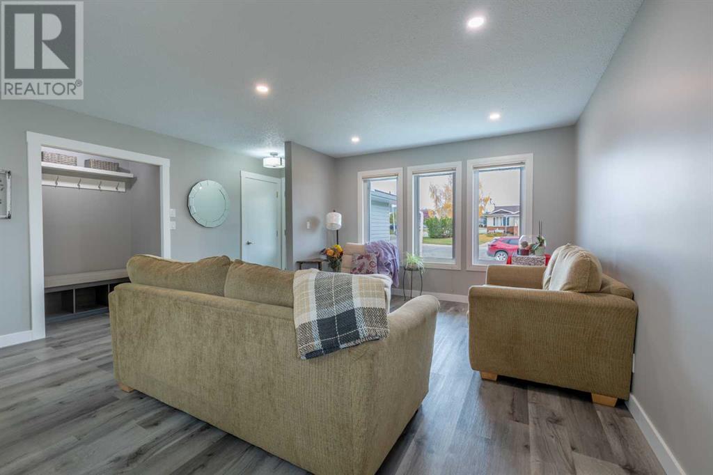 Property at 5237 16 Avenue image 3