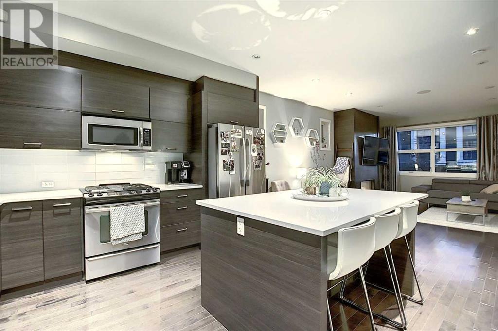 Property at 1712 35 Avenue SW image 3