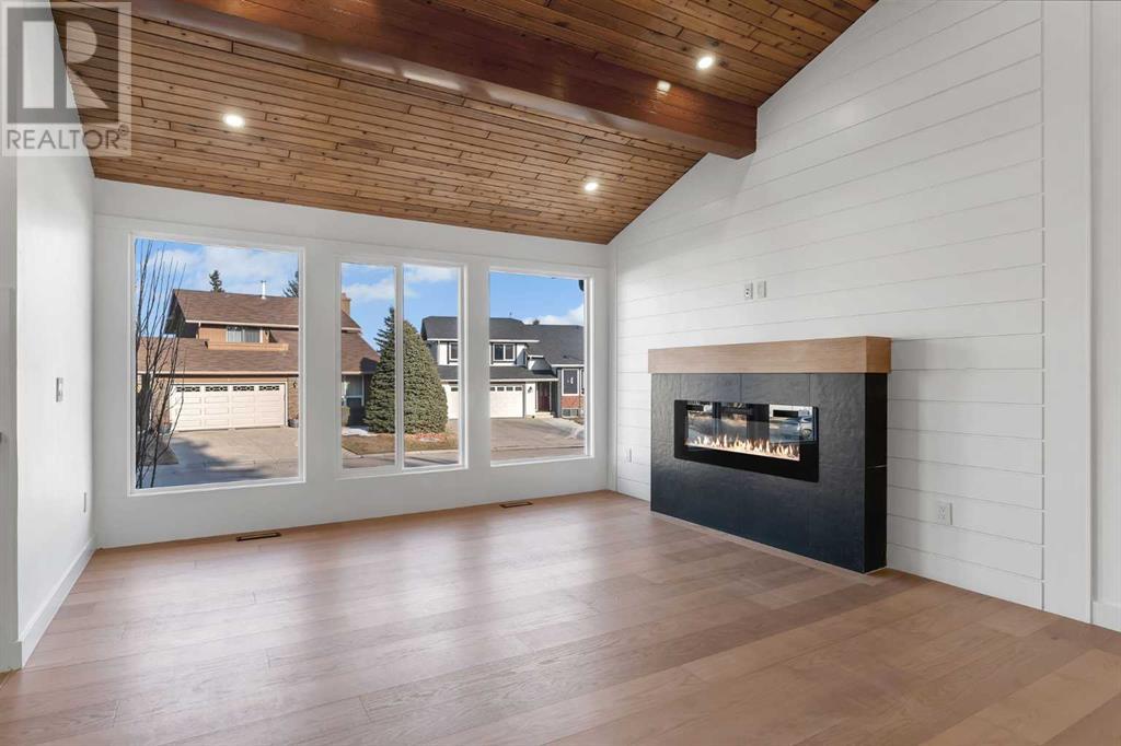 Property at 208 Woodfield Place SW image 3