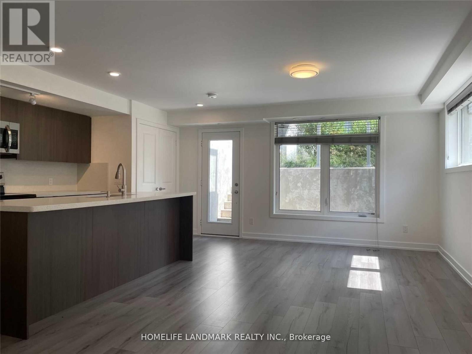 122 - 3066 Sixth Line, Oakville, Ontario  L6M 1P8 - Photo 2 - W12092860