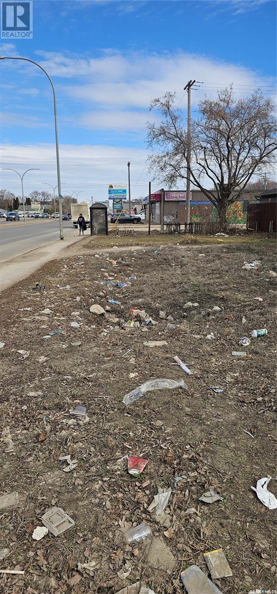 102 M Avenue S, Saskatoon, Saskatchewan  S7M 2K2 - Photo 1 - SK003037