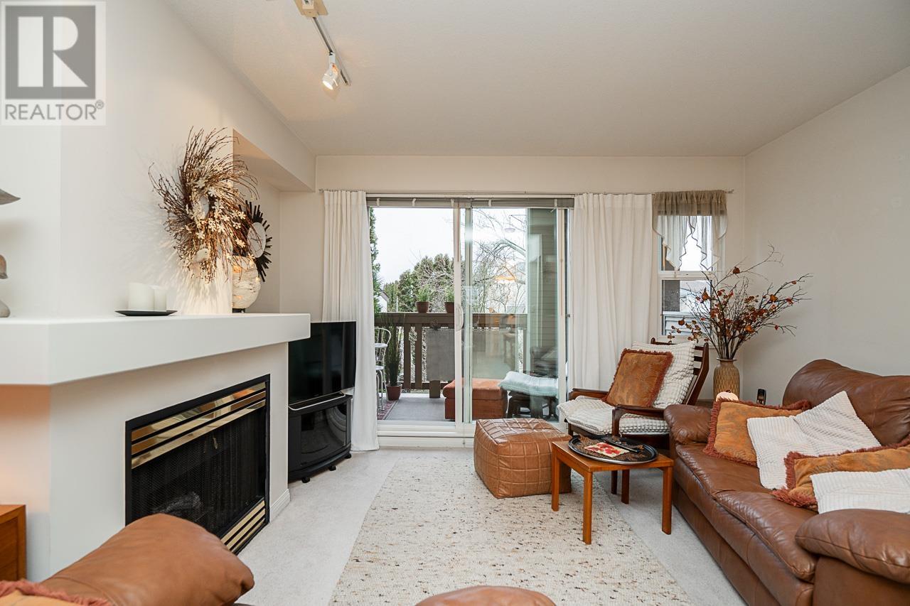 Listing Picture 3 of 37 : 2 7111 LYNNWOOD DRIVE, Richmond / 烈治文 - 魯藝地產 Yvonne Lu Group - MLS Medallion Club Member