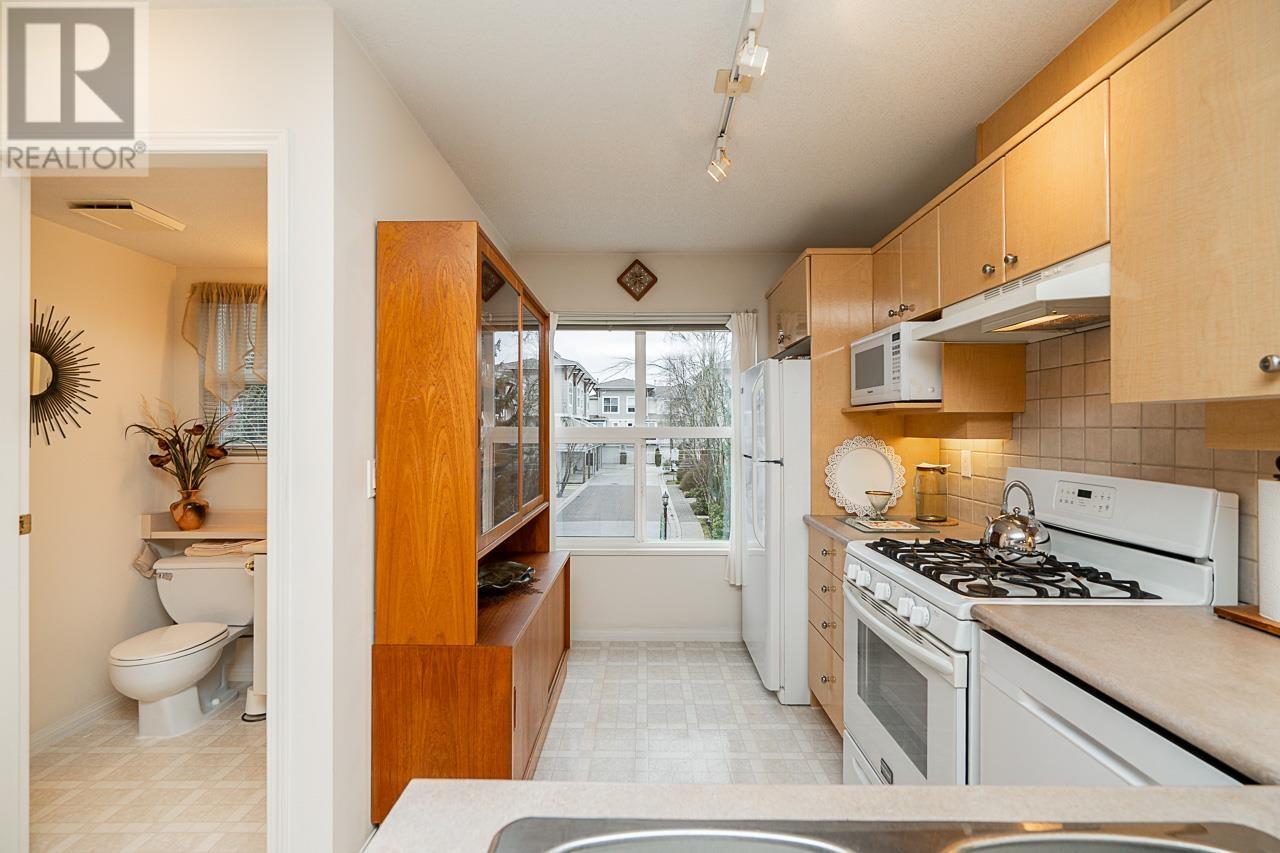 Listing Picture 15 of 37 : 2 7111 LYNNWOOD DRIVE, Richmond / 烈治文 - 魯藝地產 Yvonne Lu Group - MLS Medallion Club Member