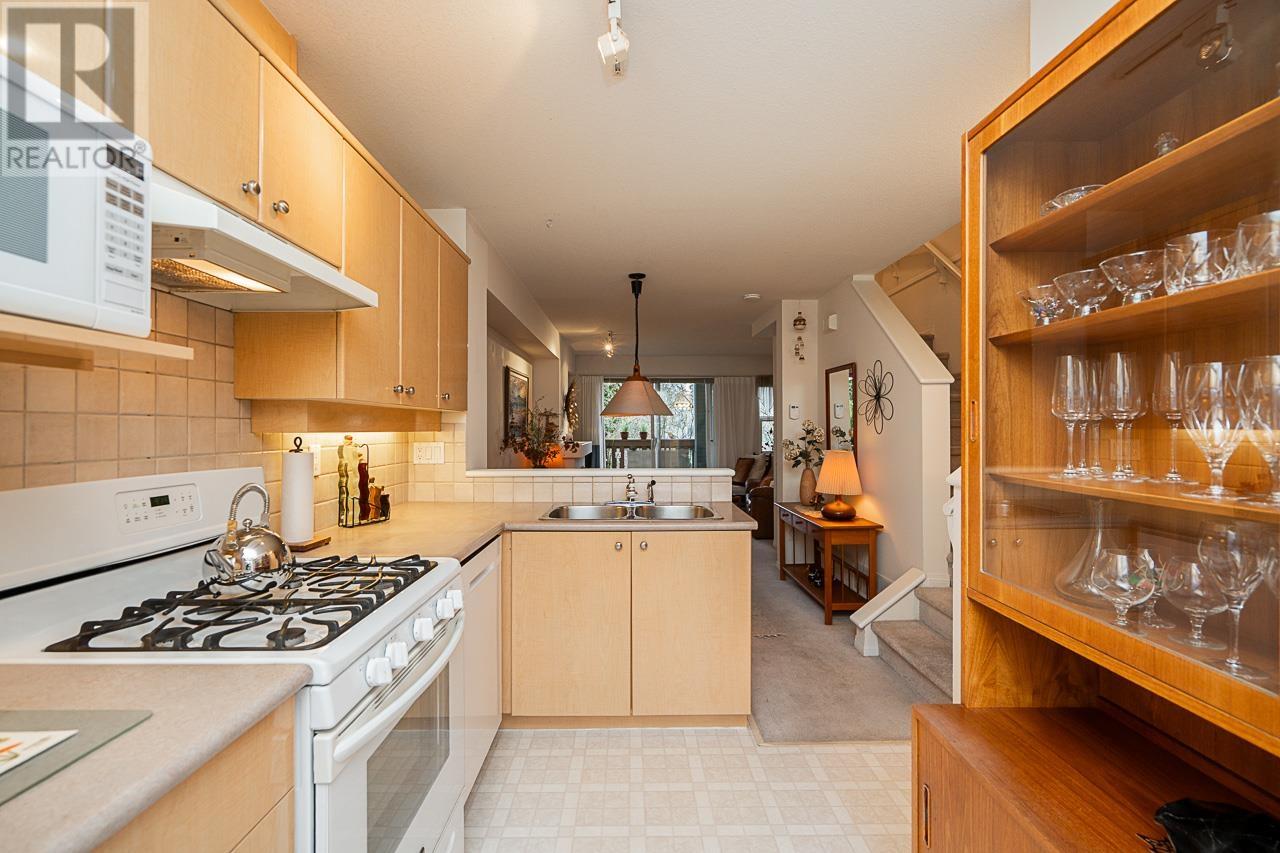 Listing Picture 12 of 37 : 2 7111 LYNNWOOD DRIVE, Richmond / 烈治文 - 魯藝地產 Yvonne Lu Group - MLS Medallion Club Member