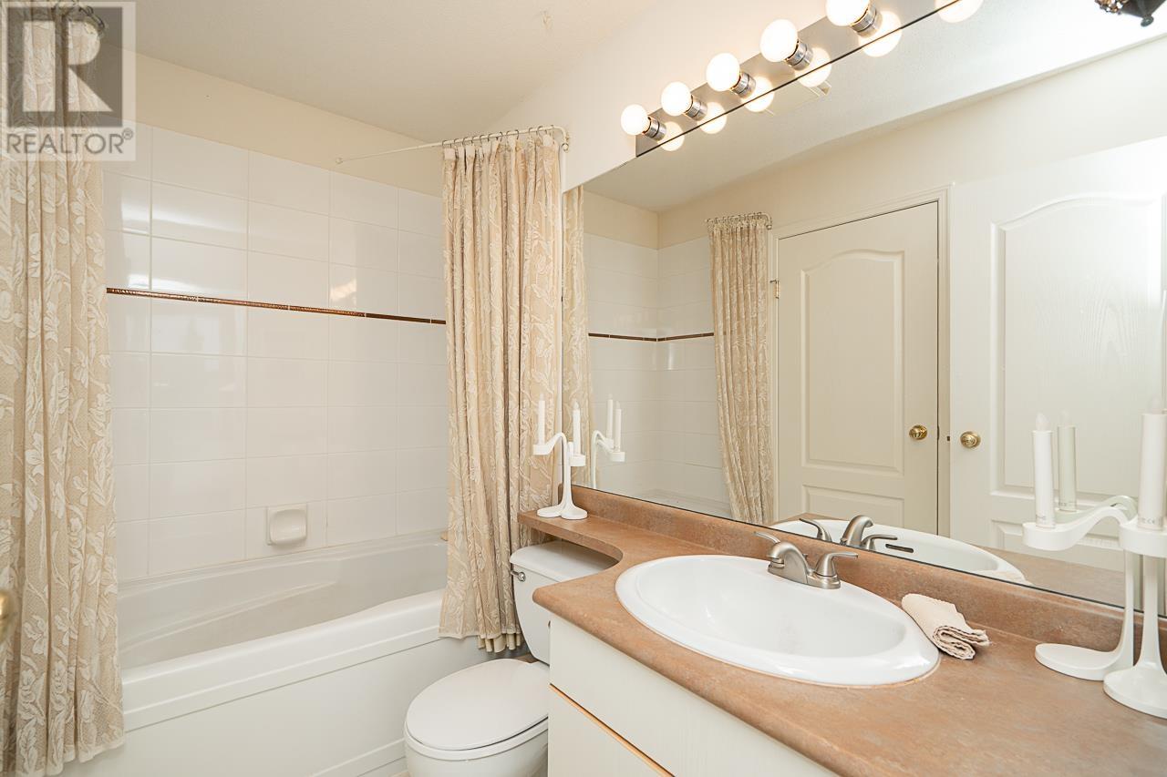Listing Picture 27 of 37 : 2 7111 LYNNWOOD DRIVE, Richmond / 烈治文 - 魯藝地產 Yvonne Lu Group - MLS Medallion Club Member