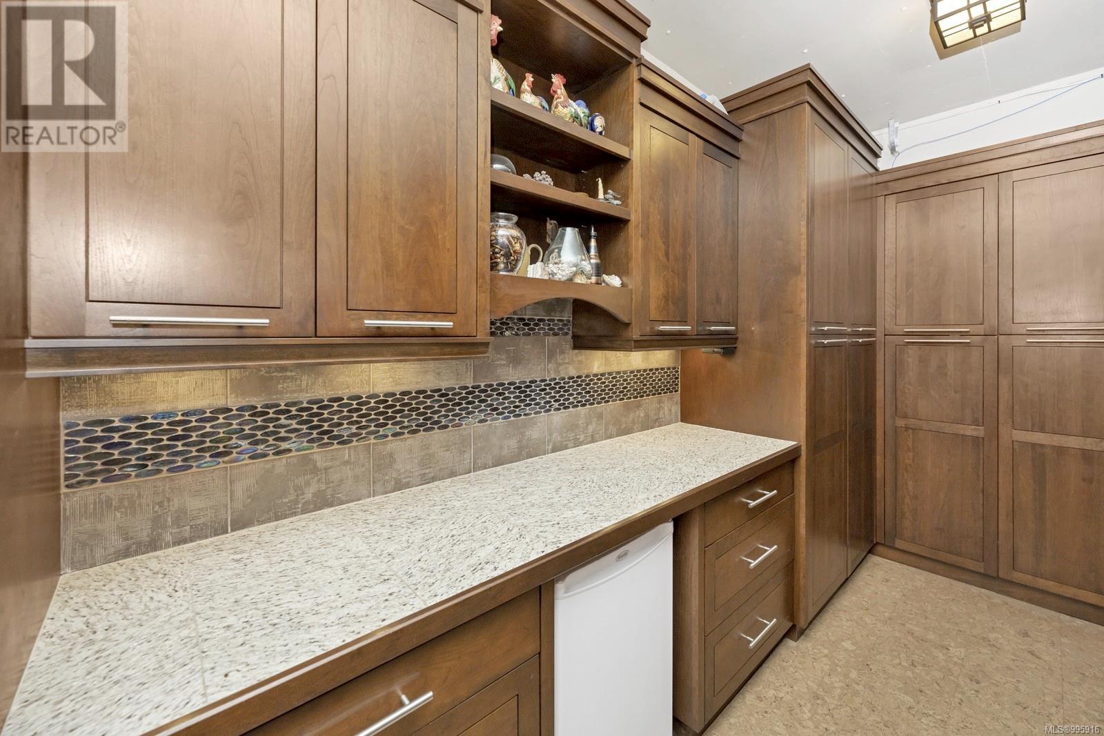 Property at 4440 Spellman Pl image 4
