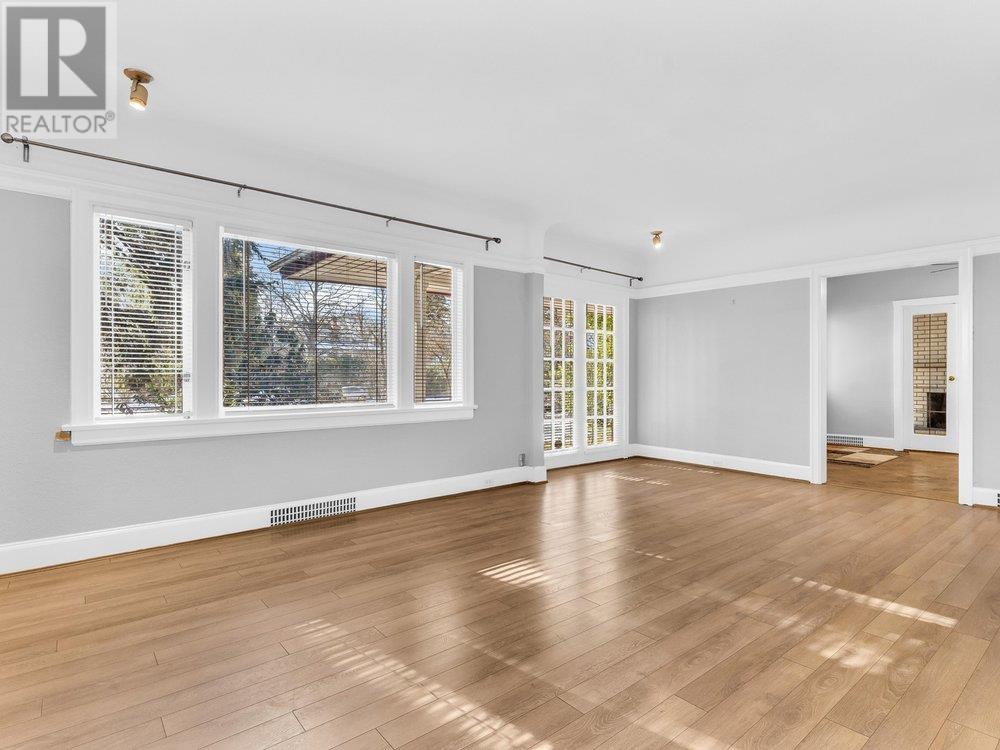 Listing Picture 2 of 37 : 1751 W KING EDWARD AVENUE, Vancouver / 溫哥華 - 魯藝地產 Yvonne Lu Group - MLS Medallion Club Member