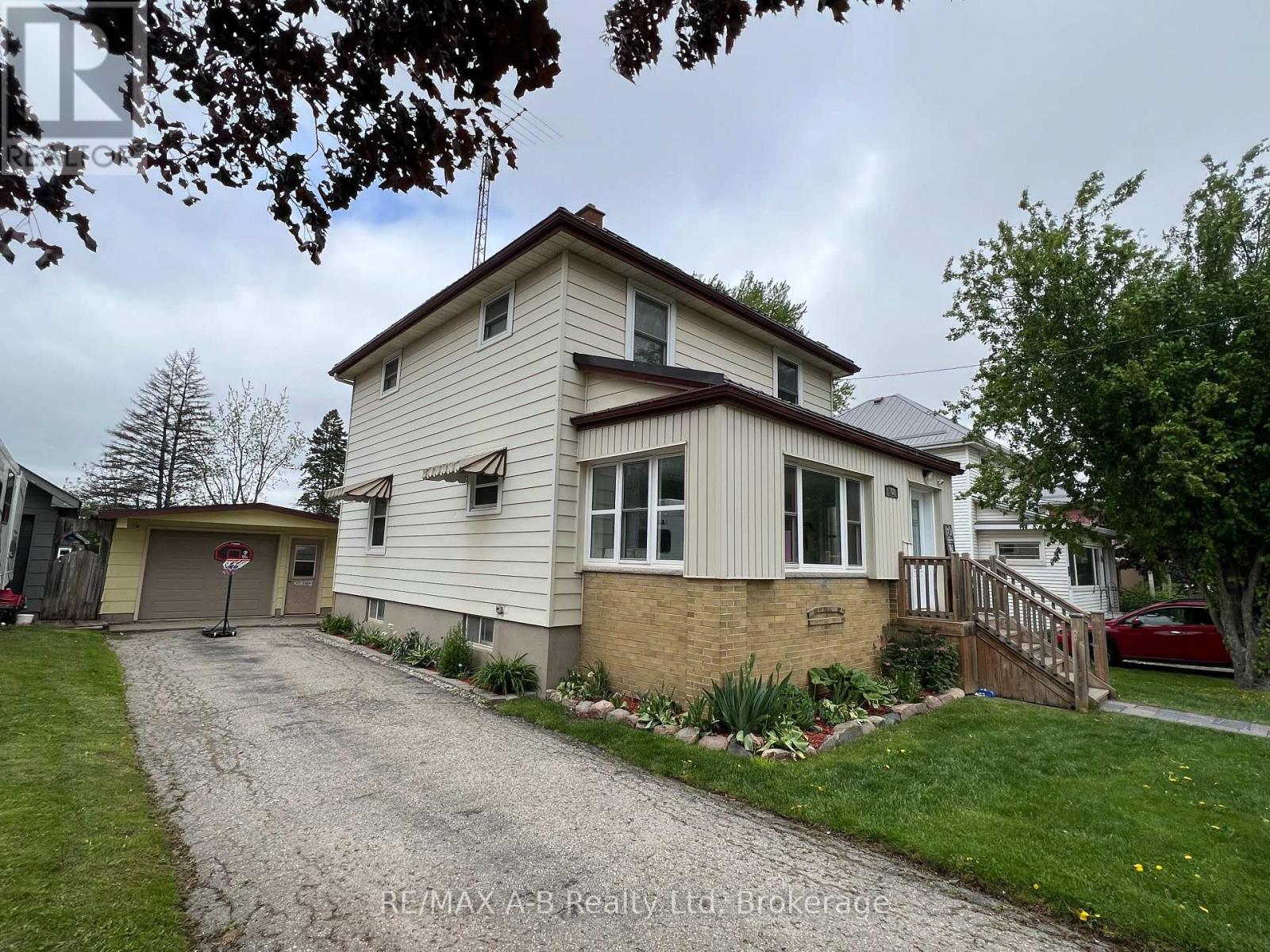 108 Loveys Street E, East Zorra-Tavistock, Ontario  N0J 1L0 - Photo 2 - X12091587