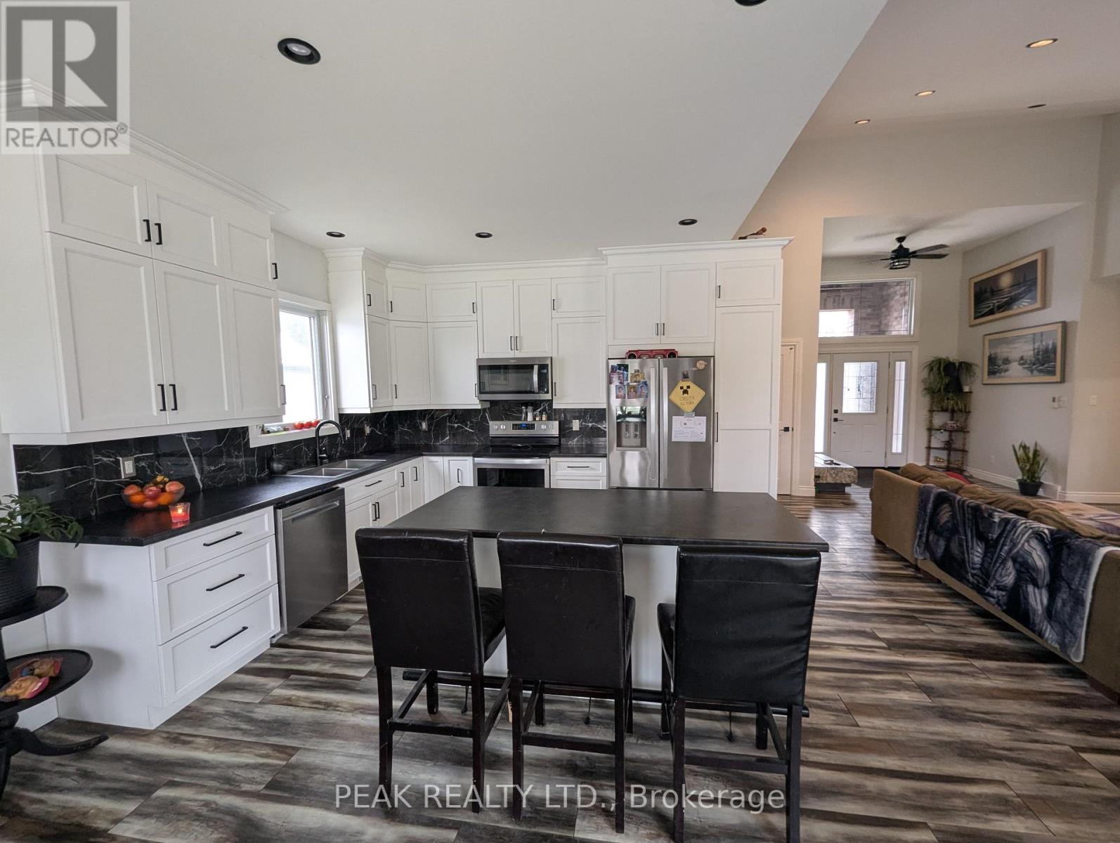 38812 Vienna Street, Bluewater, Ontario  N0M 2R0 - Photo 5 - X12092879