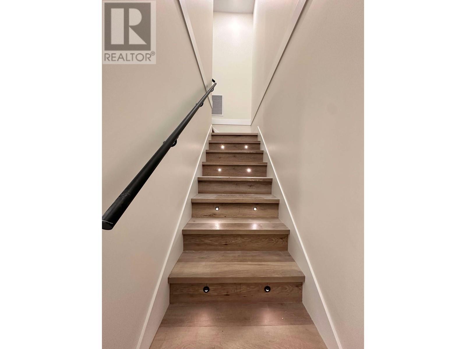 Listing Picture 7 of 9 : 4558 MOSS STREET, Vancouver / 溫哥華 - 魯藝地產 Yvonne Lu Group - MLS Medallion Club Member