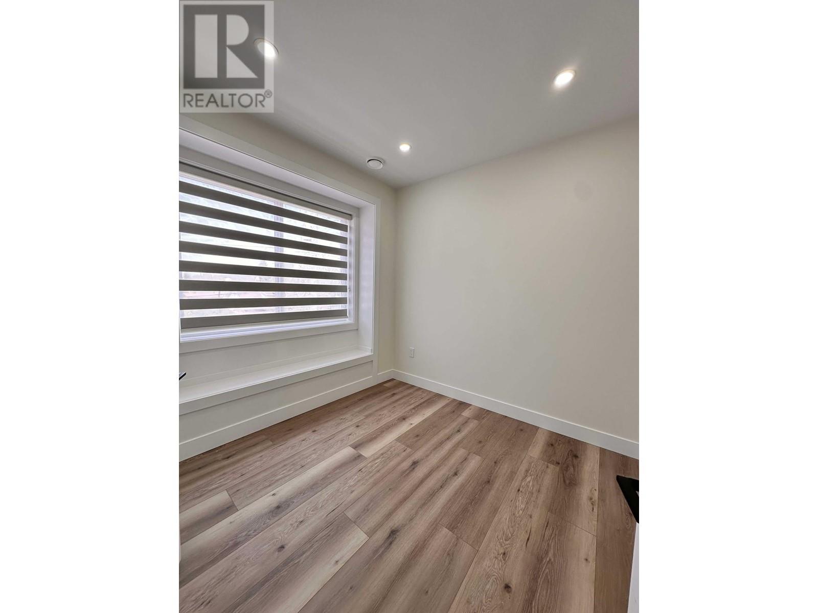 Listing Picture 5 of 9 : 4558 MOSS STREET, Vancouver / 溫哥華 - 魯藝地產 Yvonne Lu Group - MLS Medallion Club Member