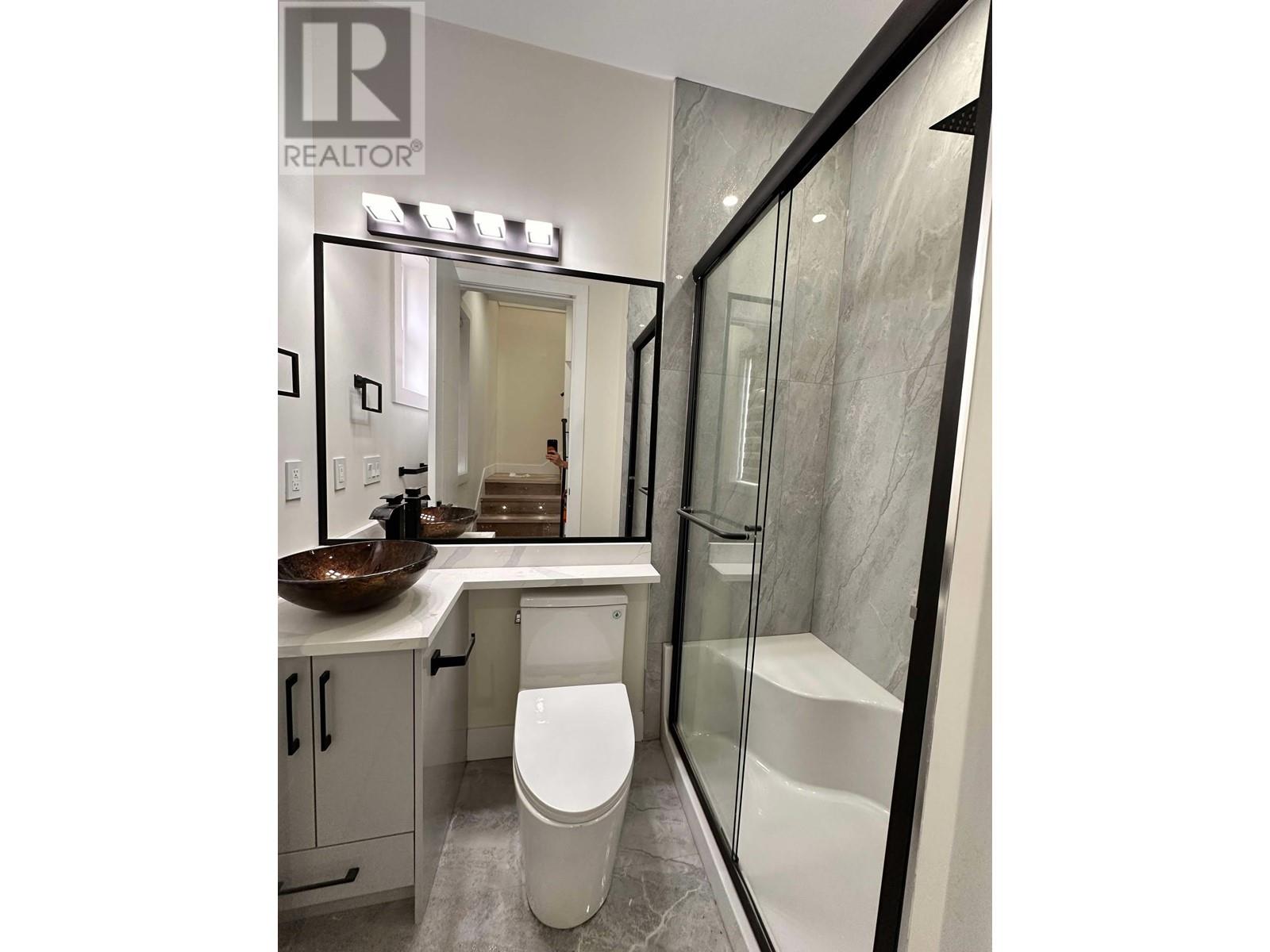 Listing Picture 8 of 9 : 4558 MOSS STREET, Vancouver / 溫哥華 - 魯藝地產 Yvonne Lu Group - MLS Medallion Club Member