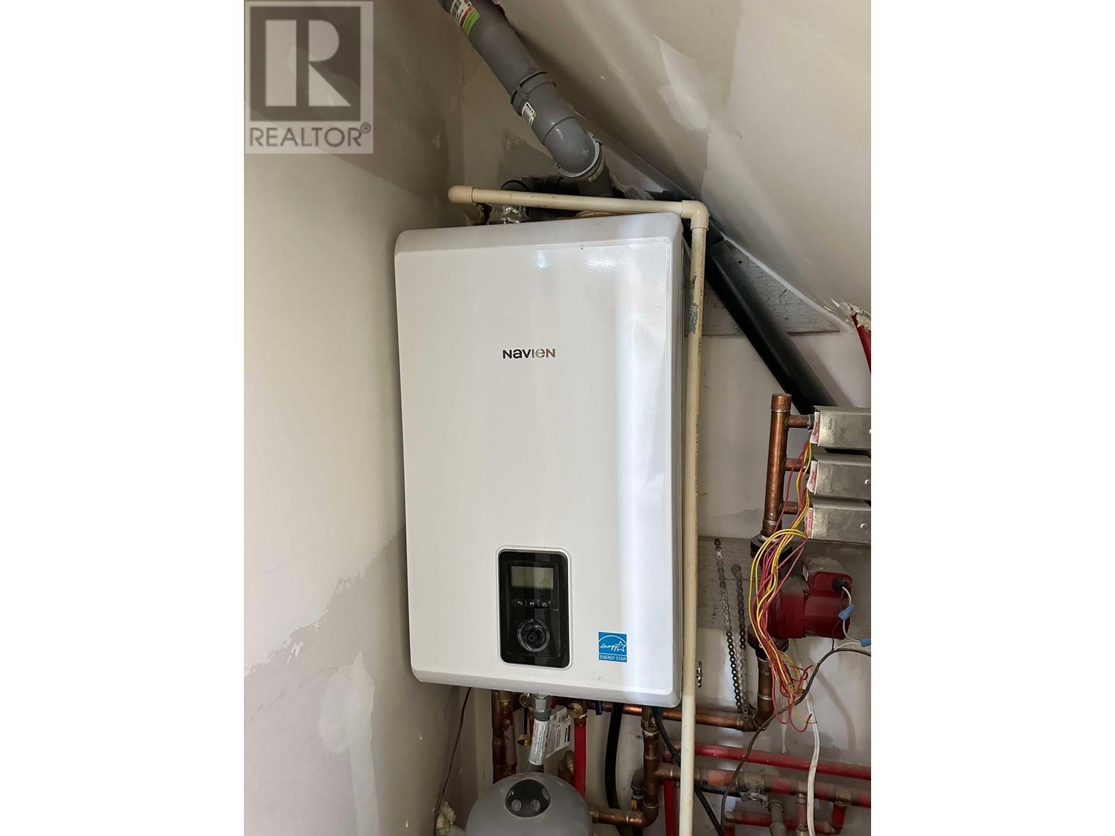 Listing Picture 9 of 9 : 4558 MOSS STREET, Vancouver / 溫哥華 - 魯藝地產 Yvonne Lu Group - MLS Medallion Club Member