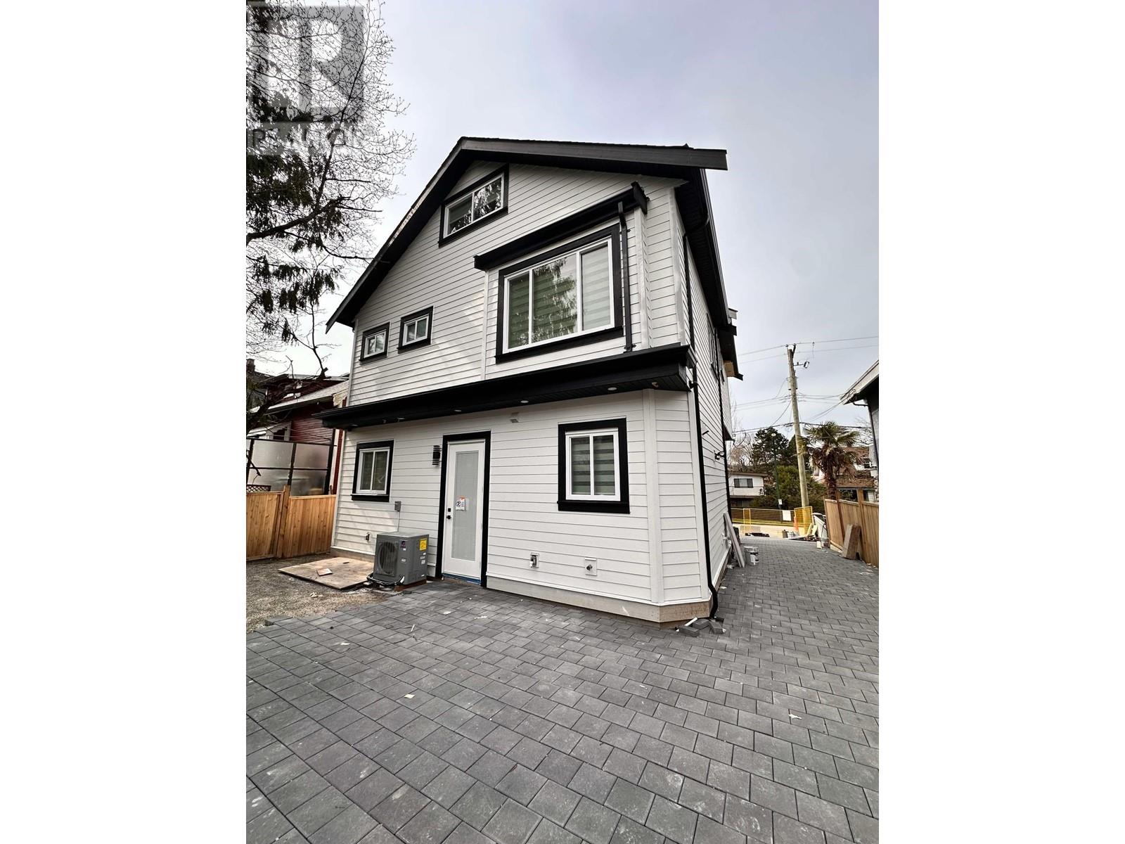 Listing Picture 3 of 9 : 4558 MOSS STREET, Vancouver / 溫哥華 - 魯藝地產 Yvonne Lu Group - MLS Medallion Club Member