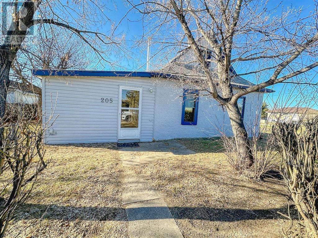205 Trochu Avenue, Trochu, Alberta  T0M 2C0 - Photo 2 - A2211526