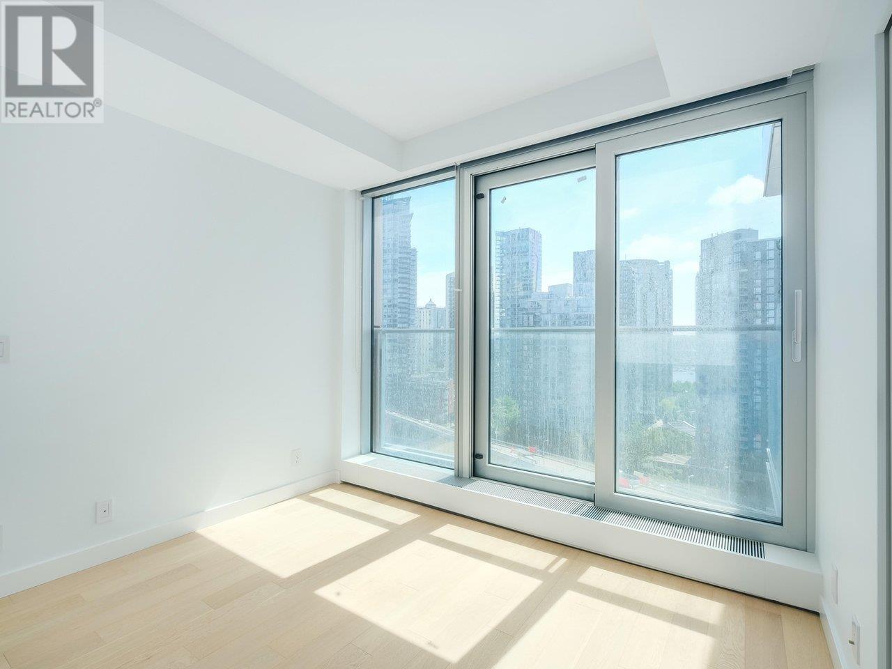 Listing Picture 15 of 22 : 2102 1480 HOWE STREET, Vancouver / 溫哥華 - 魯藝地產 Yvonne Lu Group - MLS Medallion Club Member